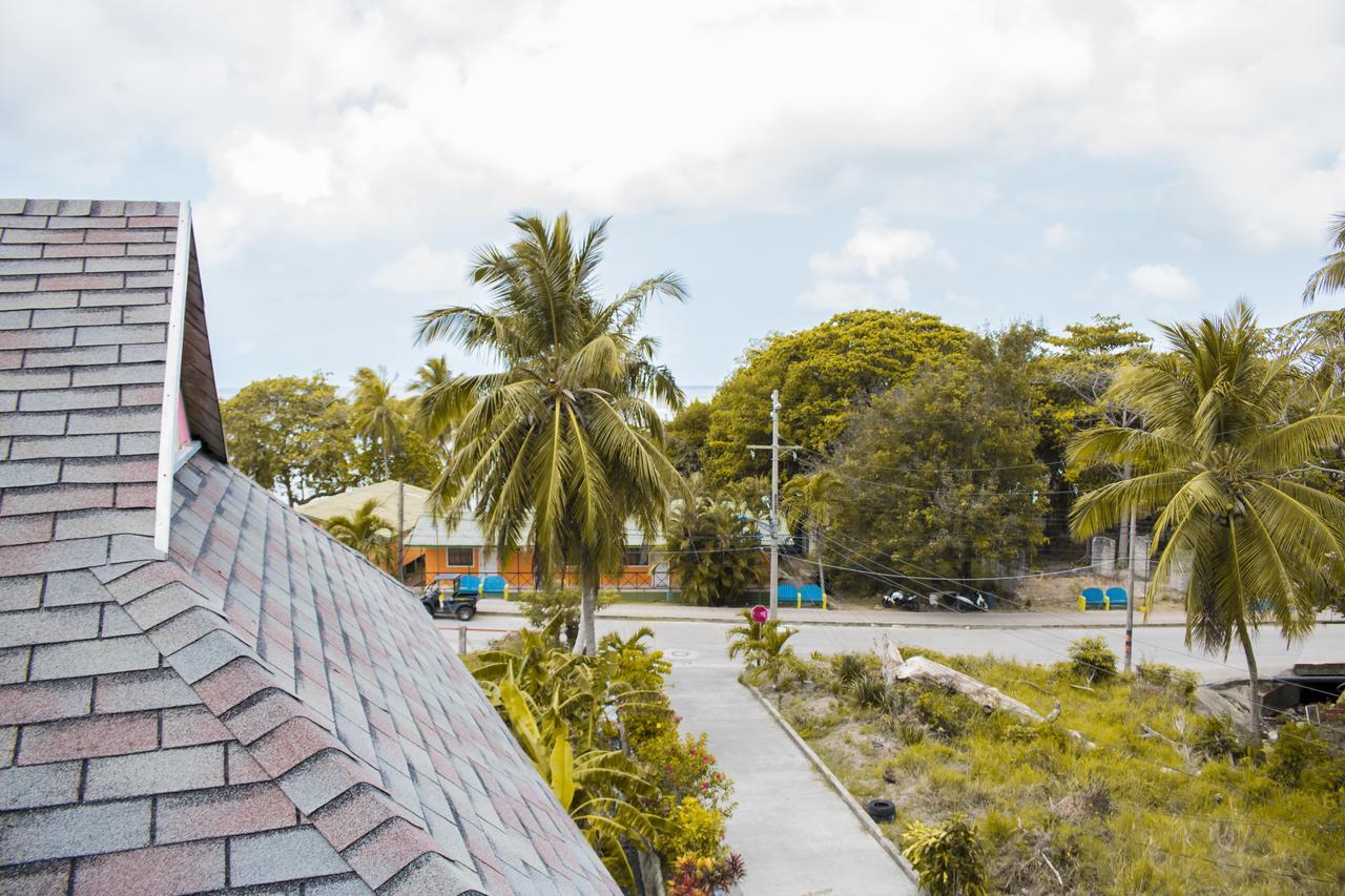 Hotel El Encanto Fresh Water Bay Bagian luar foto