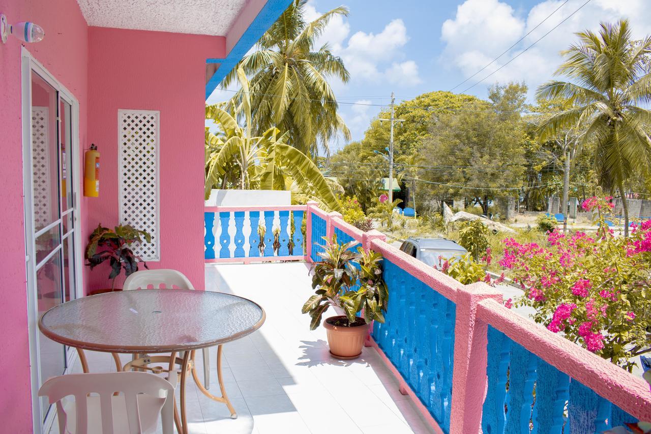 Hotel El Encanto Fresh Water Bay Bagian luar foto