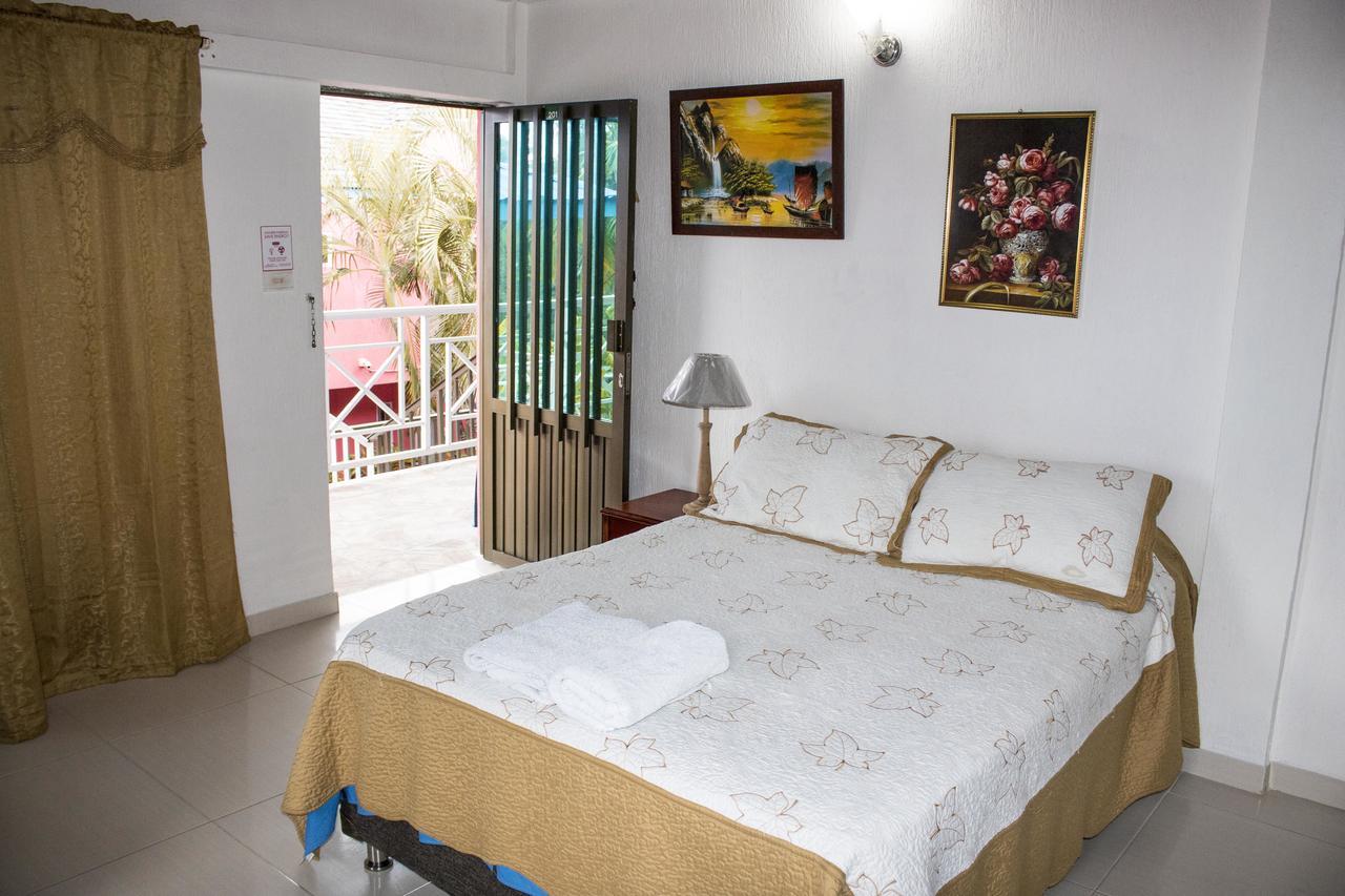 Hotel El Encanto Fresh Water Bay Bagian luar foto