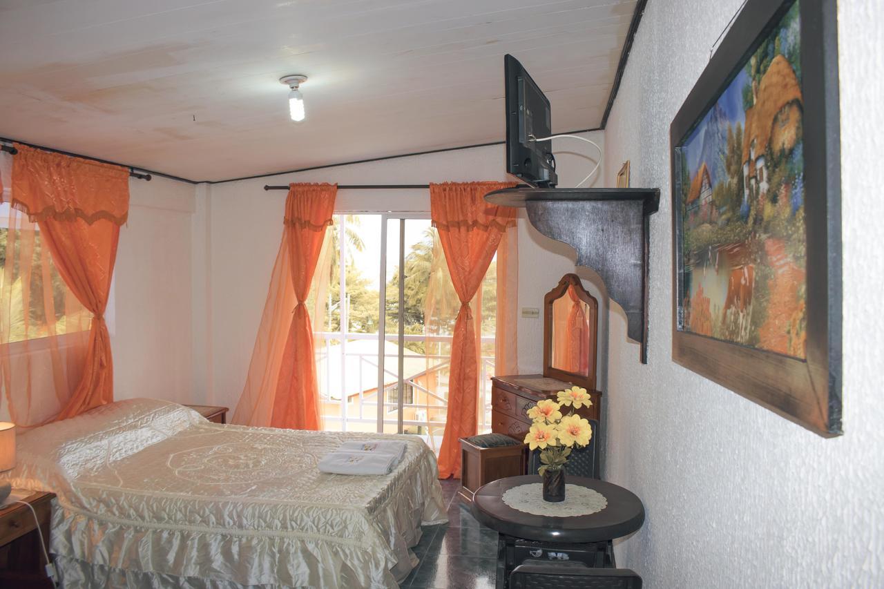 Hotel El Encanto Fresh Water Bay Bagian luar foto
